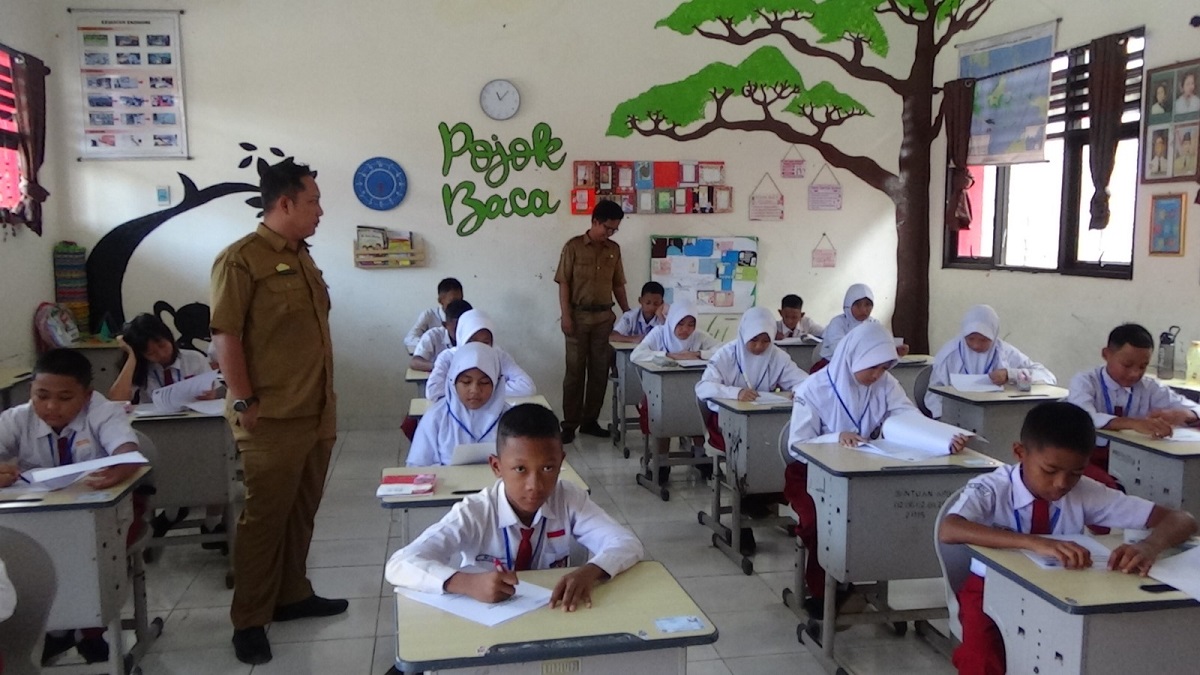 Siswa Kelas 6 SD di Palembang Laksanakan Ujian Satuan Pendidikan
