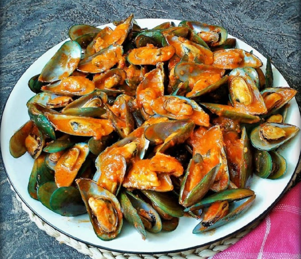 Kerang Hijau Saus Padang Menu Favorit di Restoran Seafood, Ini Resepnya!