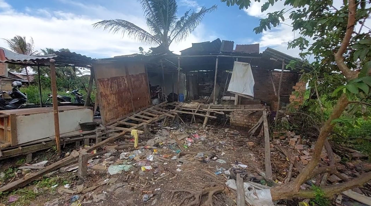 Hujan dan Angin Kencang Landa Palembang, 1 Rumah Warga di Banten 6 Palembang Ambruk
