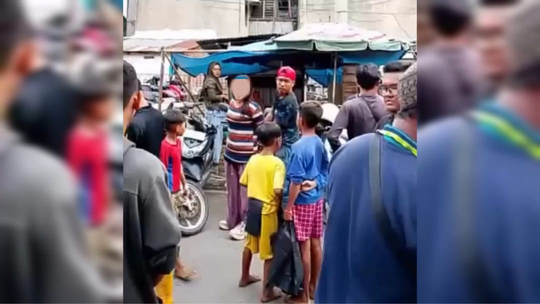 Viral  Seorang Wanita Pelaku Copet Diamankan Setelah Beraksi di Pasar 26 Ilir Palembang