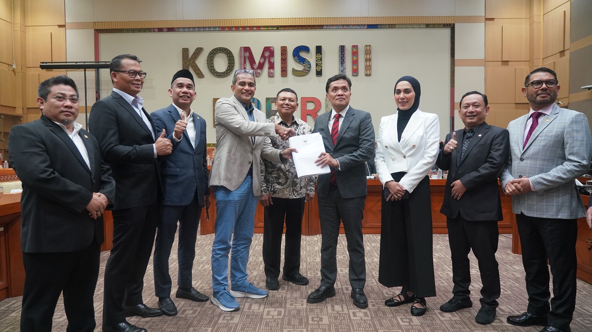 Pemerintah Serahkan DIM RUU KUHAP kepada DPR