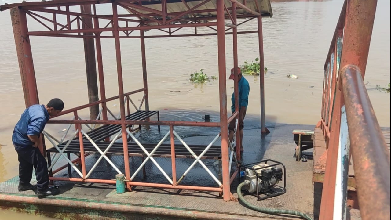 Dermaga Gandus Palembang Tenggelam Akibat Ponton Bocor, Warga Minta Segera Diperbaiki