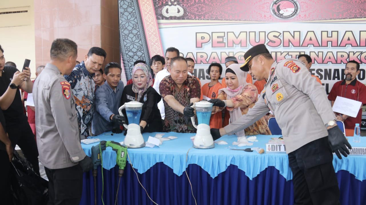 Polda Sumsel Musnahkan 1,7 Kg Sabu dan 6.404 Butir Ekstasi Hasil Ungkap Kasus Oktober 2025