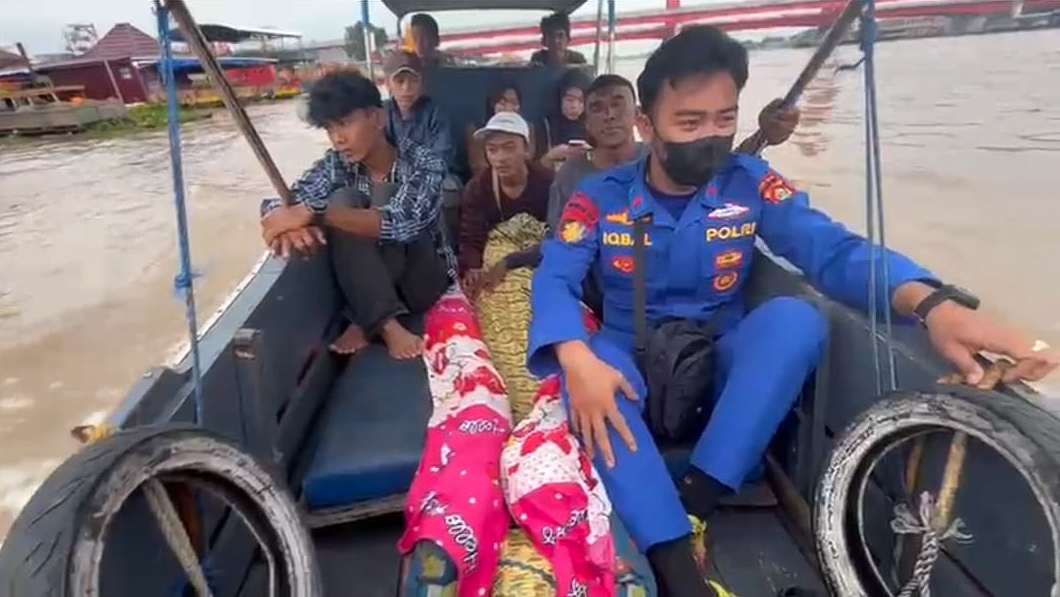 Ambulans Apung Evakuasi Warga Sakit hingga Antar Jenazah ke Kampung Halaman di Hari Raya Idulfitri