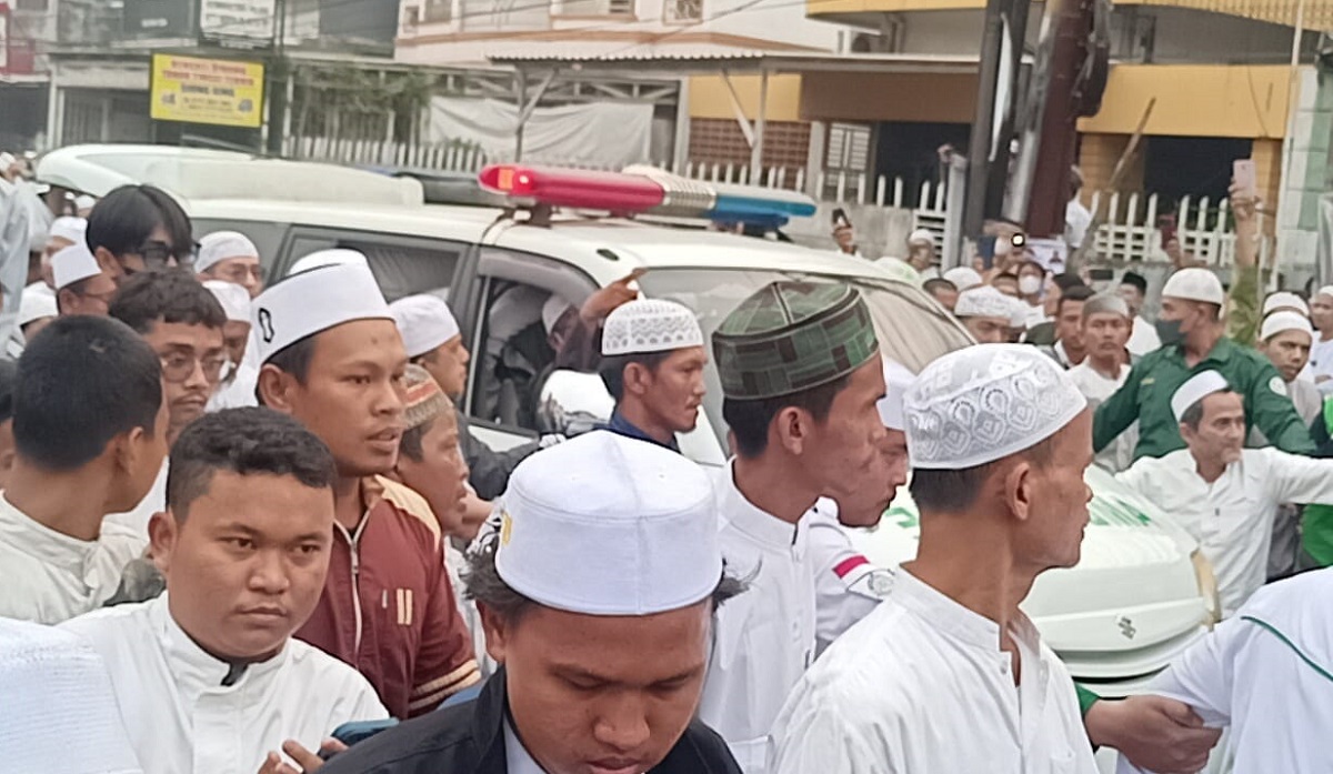 Ribuan Orang Antar Almarhum Habib Mahdi Syahab ke Pemakaman Gubah Al Habib Ahmad Bin Syech Palembang