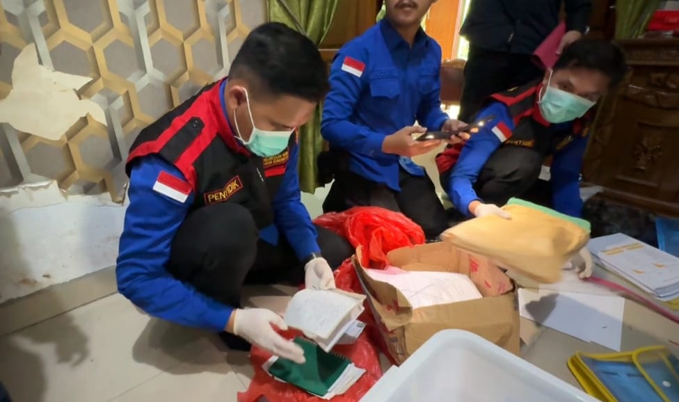 Kejari OKI Geledah 3 Rumah Saksi Kasus Dugaan Korupsi Dana KUR 10 Miliar