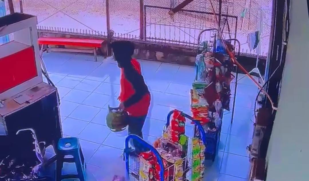Modus Beli Rokok di Kertapati, Mencurian Gas Terekam CCTV