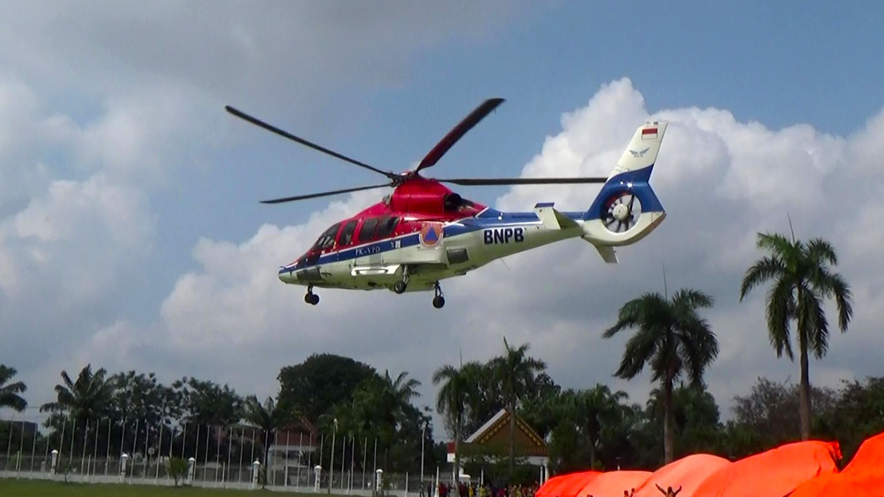 BNPB Siagakan 3 Helikopter Water Bombing Atasi Karhutla di Sumsel