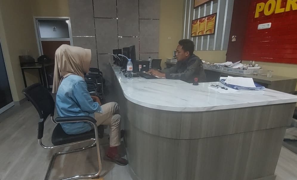 Utang Tak Dibayar, HP Zahara Dirampas Rekannya di Talang Kelapa