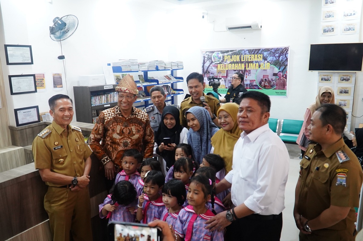 Menteri Hukum Tinjau Posbankum Kelurahan Lima Ilir, Apresiasi Peran Paralegal dalam Pelayanan Hukum