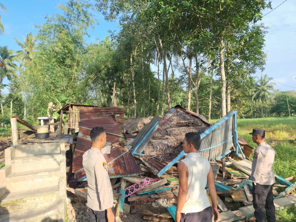 Satu Rumah Warga Roboh di Sungai Pinang Nibung, Begini Sebabnya!