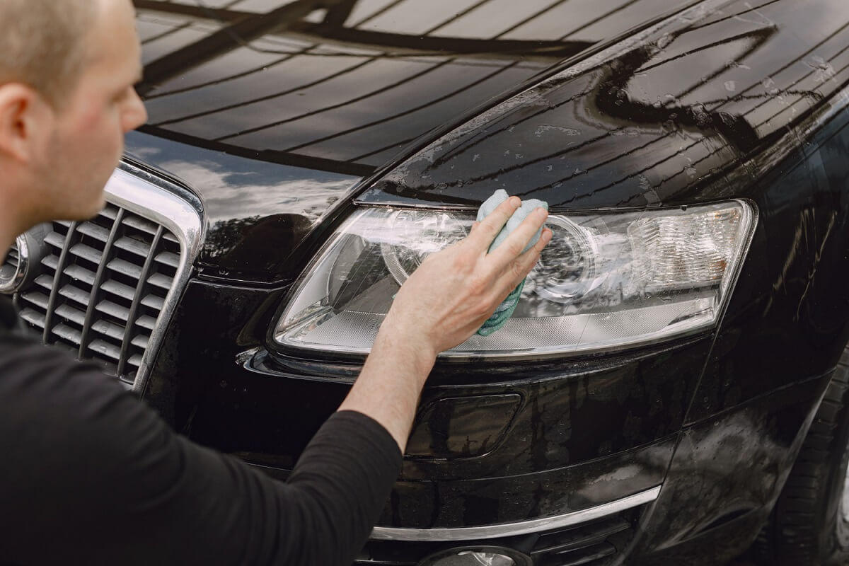 8 Tips Bersihkan Lampu Depan Mobil yang Sudah Mulai Buram, Dijamin Kinclong Terlihat Seperti Baru