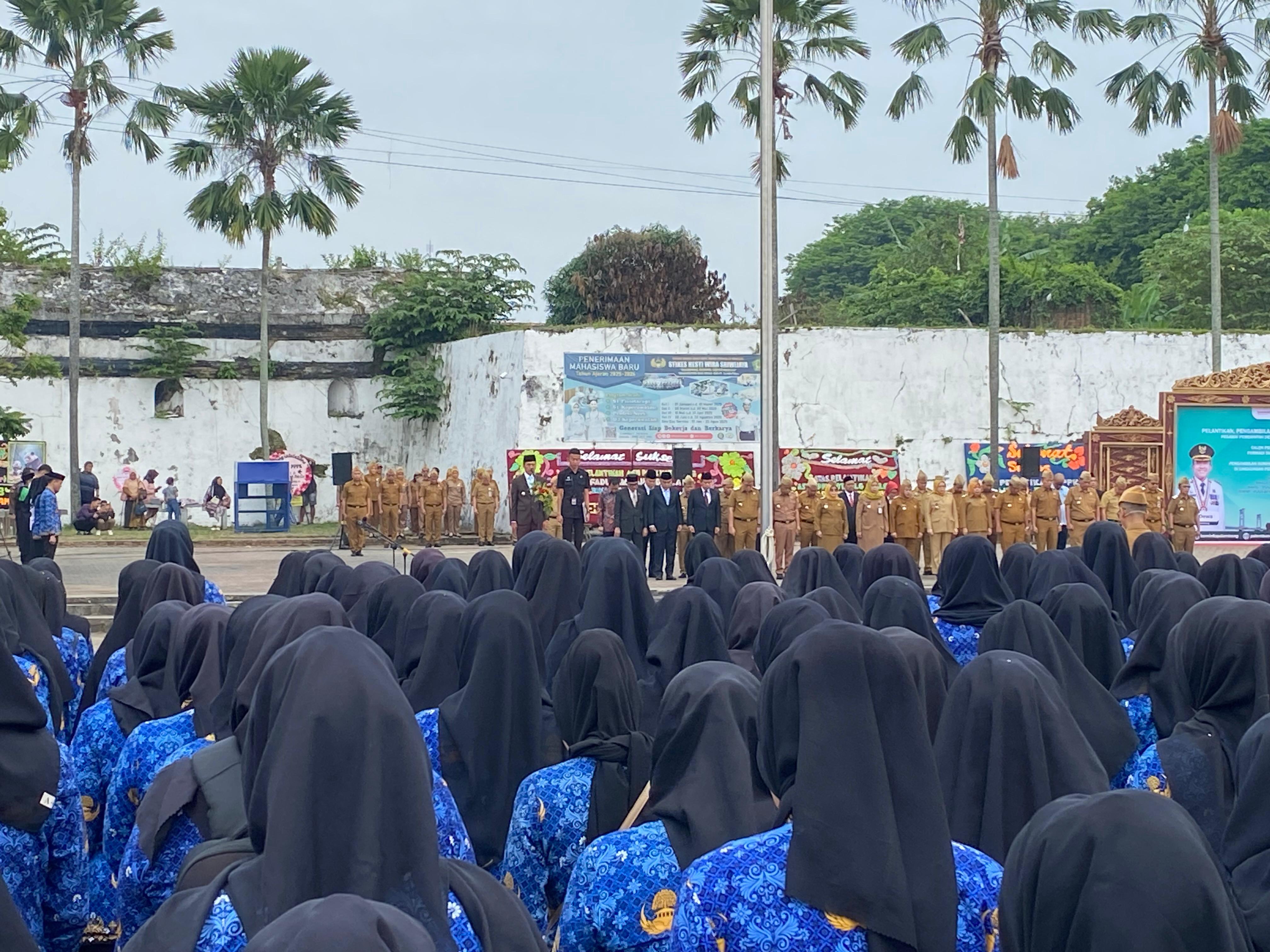 Walikota Palembang Lantik Ribuan PPPk tahap 2 dan CPNS tahun 2025