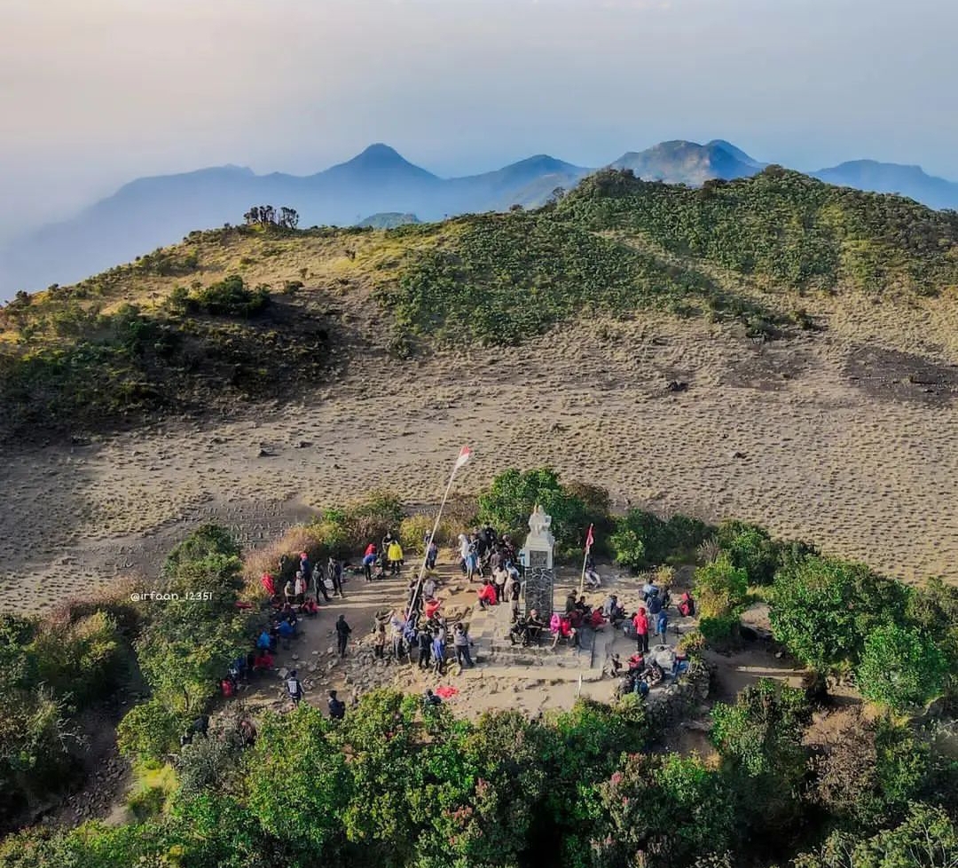 Cerita Mistis di Indonesia: Jalur Pasar Setan Candi Ceto di Gunung Lawu