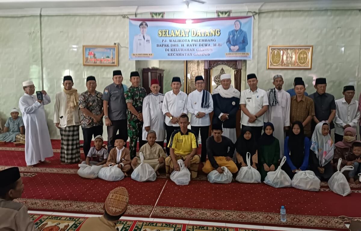 Pj Walikota Palembang Ratu Dewa Imbau Pengurus Masjid Perhatikan dan Santuni Anak Yatim Piatu