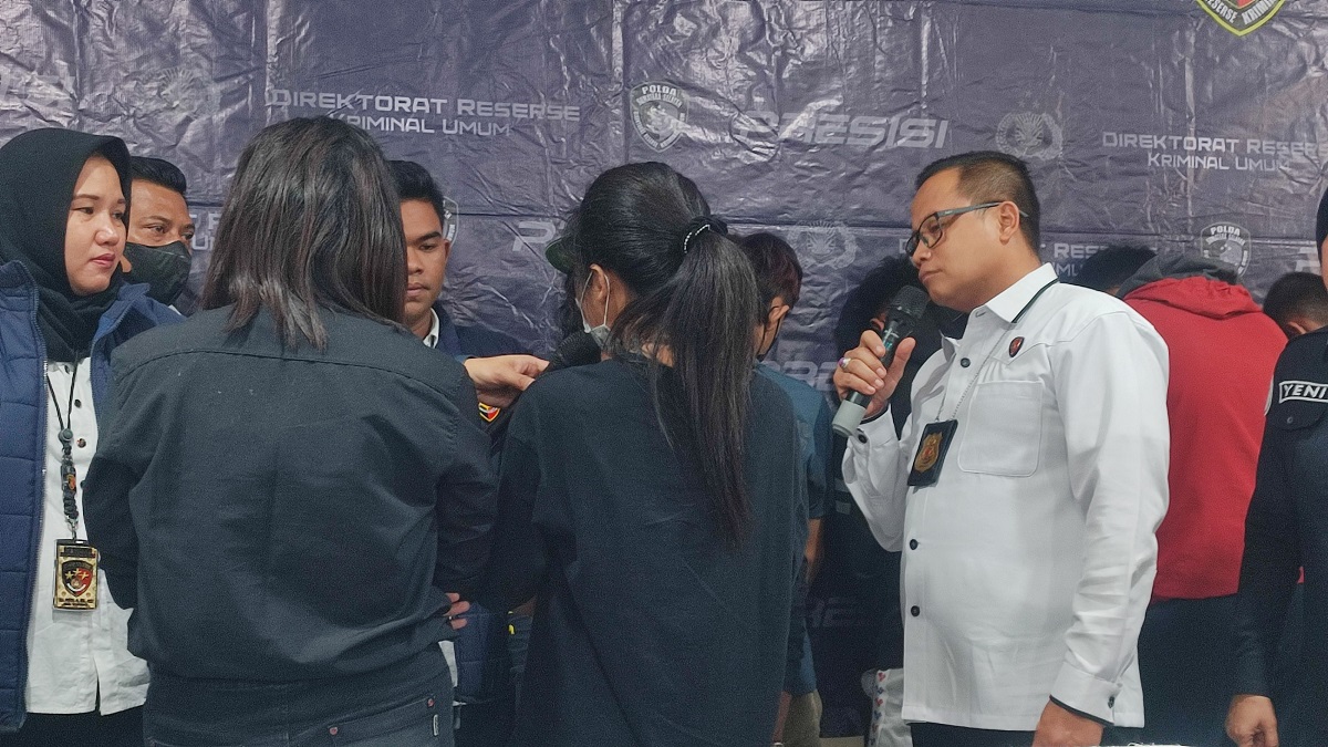 Polisi Tangkap 2 Gadis Kasus Duel Celurit di TPU Palembang, Ini Kronologinya!
