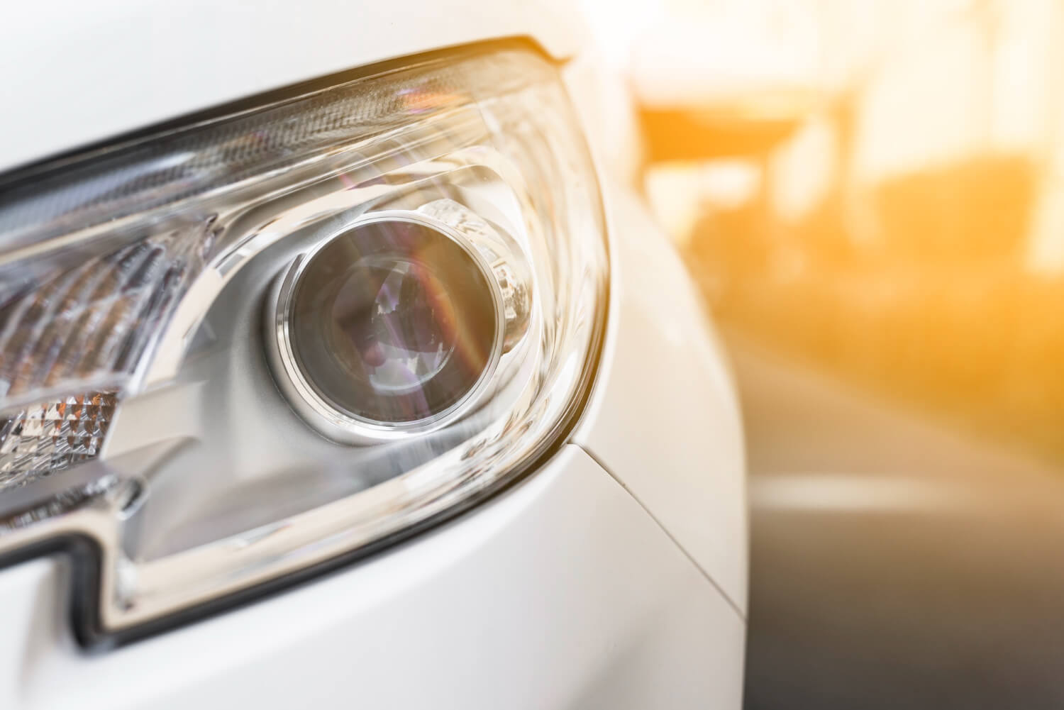 Dapatkan 7 Tips Untuk Mengatur Sorot Lampu Mobil Anda.
