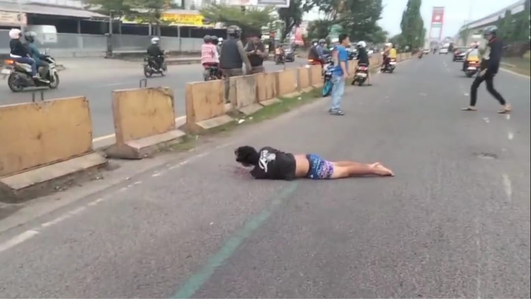Pejalan Kaki Tabrak Pengendara Motor di Palembang, Ternyata Ini Penyebabnya !