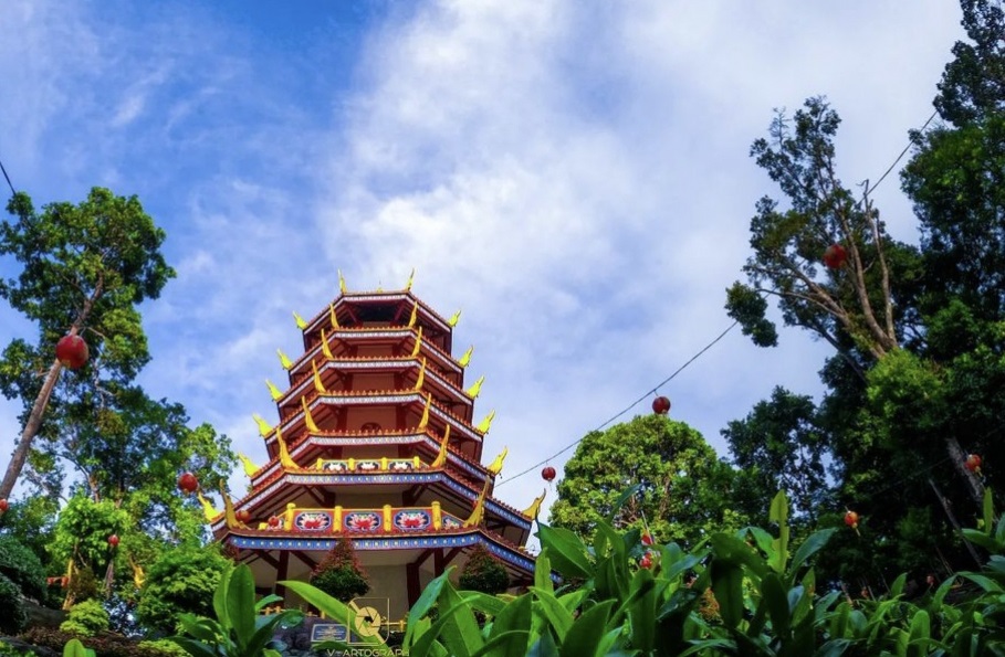 Kemegahan Pagoda Nusantara di Sungailiat Bangka Berpadu Panorama Indah Nan Ciamik