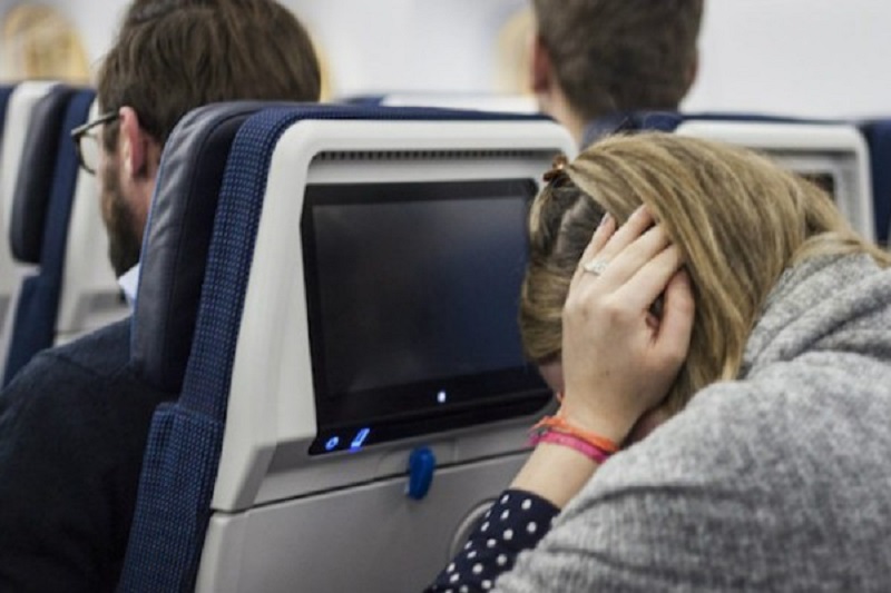 Saat Pesawat Take Off  Atau Landing Telinga Terasa Sakit? Kenali Penyebab dan Cara Mengatasinya