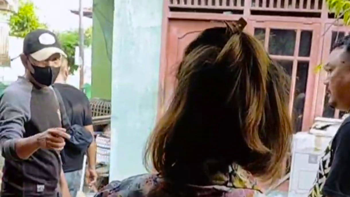 Teror di Balik Pintu: 5 Preman Gedor Kontrakan dan Pasang GPS di Mobil Korban