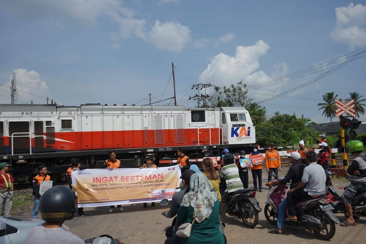 PT KAI Divre III Ajak Masyarakat Tingkatkan Kewaspadaan di Perlintasan Kereta Api