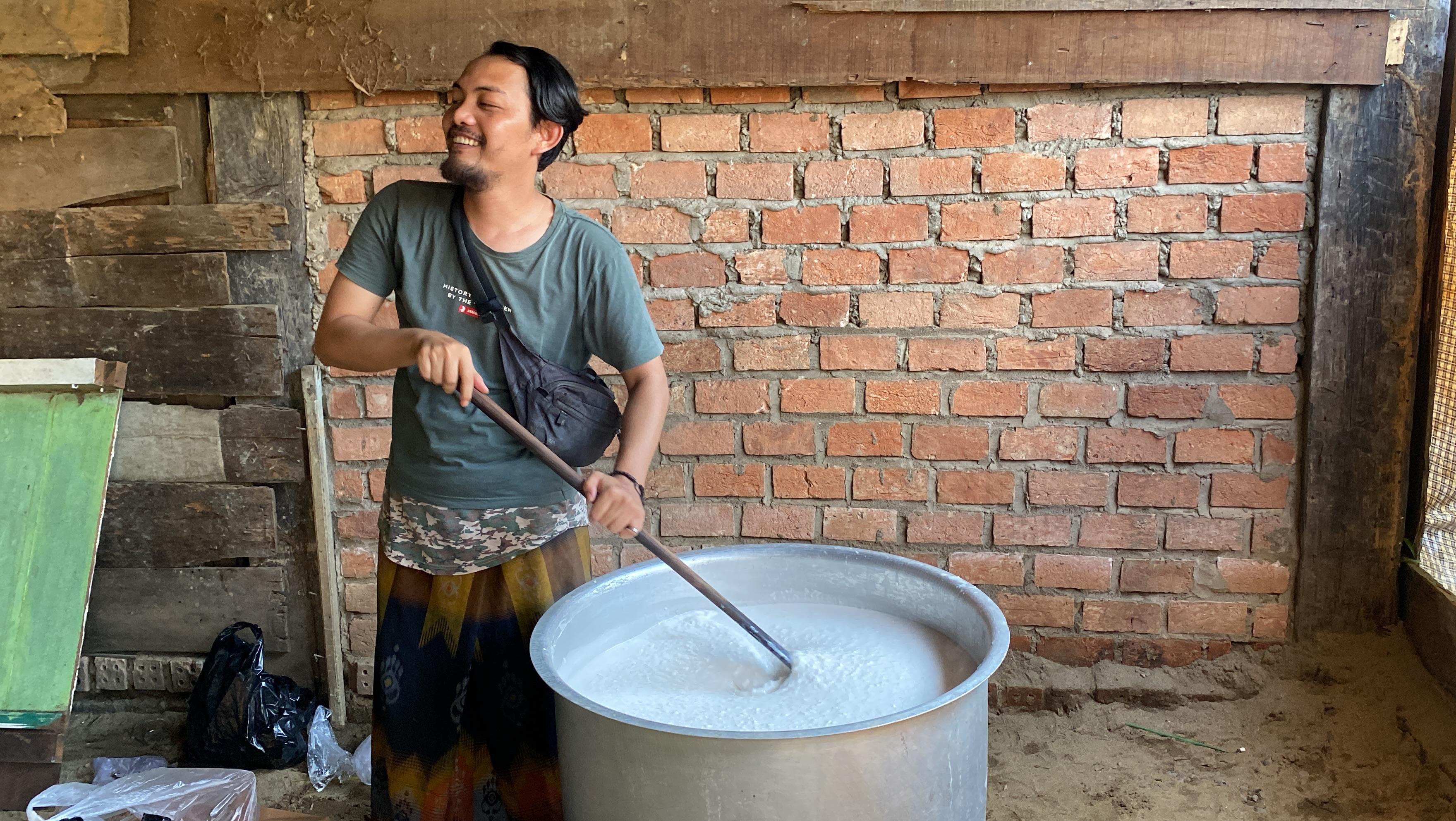 Peringati 10 Muharram, Warga Kampung Al-Habsyi Palembang Bagikan Ribuan Porsi Bubur Asyura