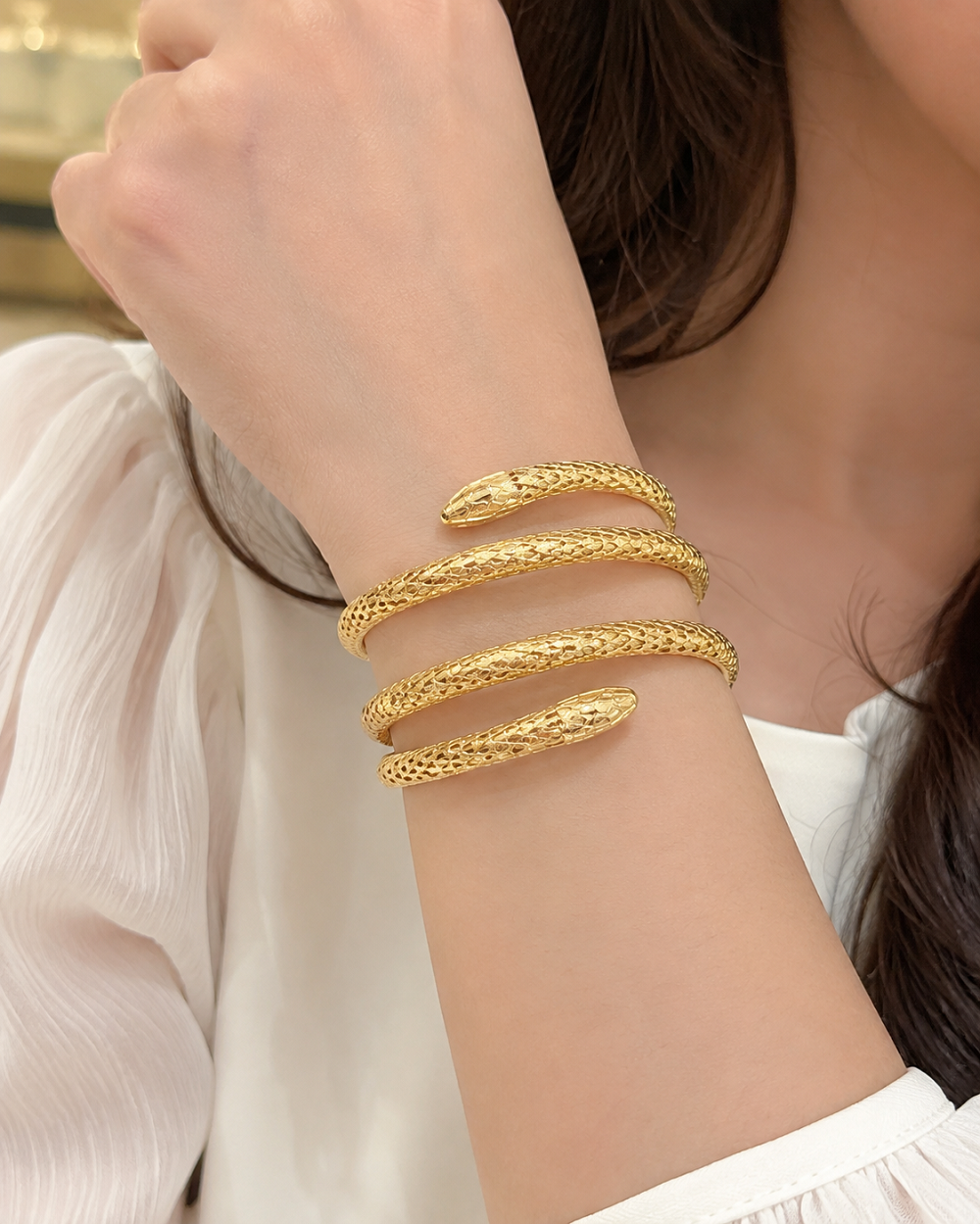 Gelang Emas Sisik Ular Spiral Tiga Lilit, Perhiasan Elegan dengan Sentuhan Eksotis