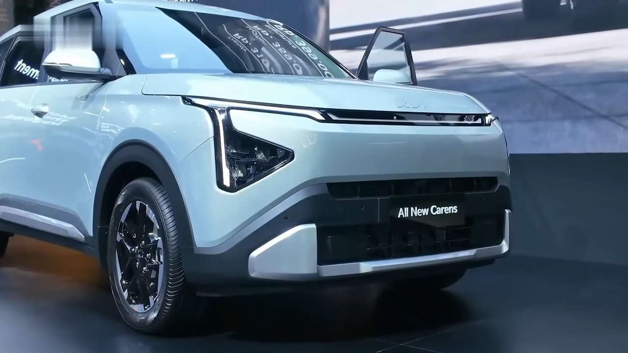 Serius Mau Beli Xpander atau Veloz? Lihat Dulu Gebrakan Kia Carens 2026 Ini!