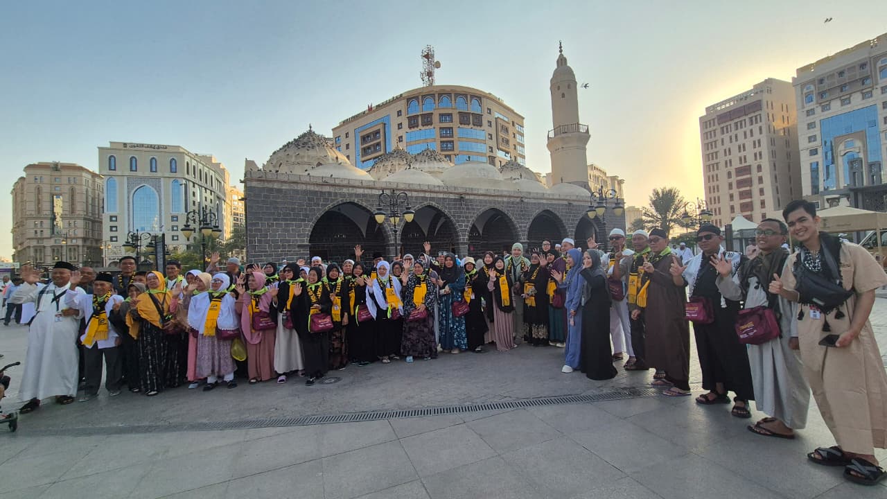 433 Jemaah Umroh Holiday Angkasa Wisata Laksanakan Ziarah Dalam Madinah,