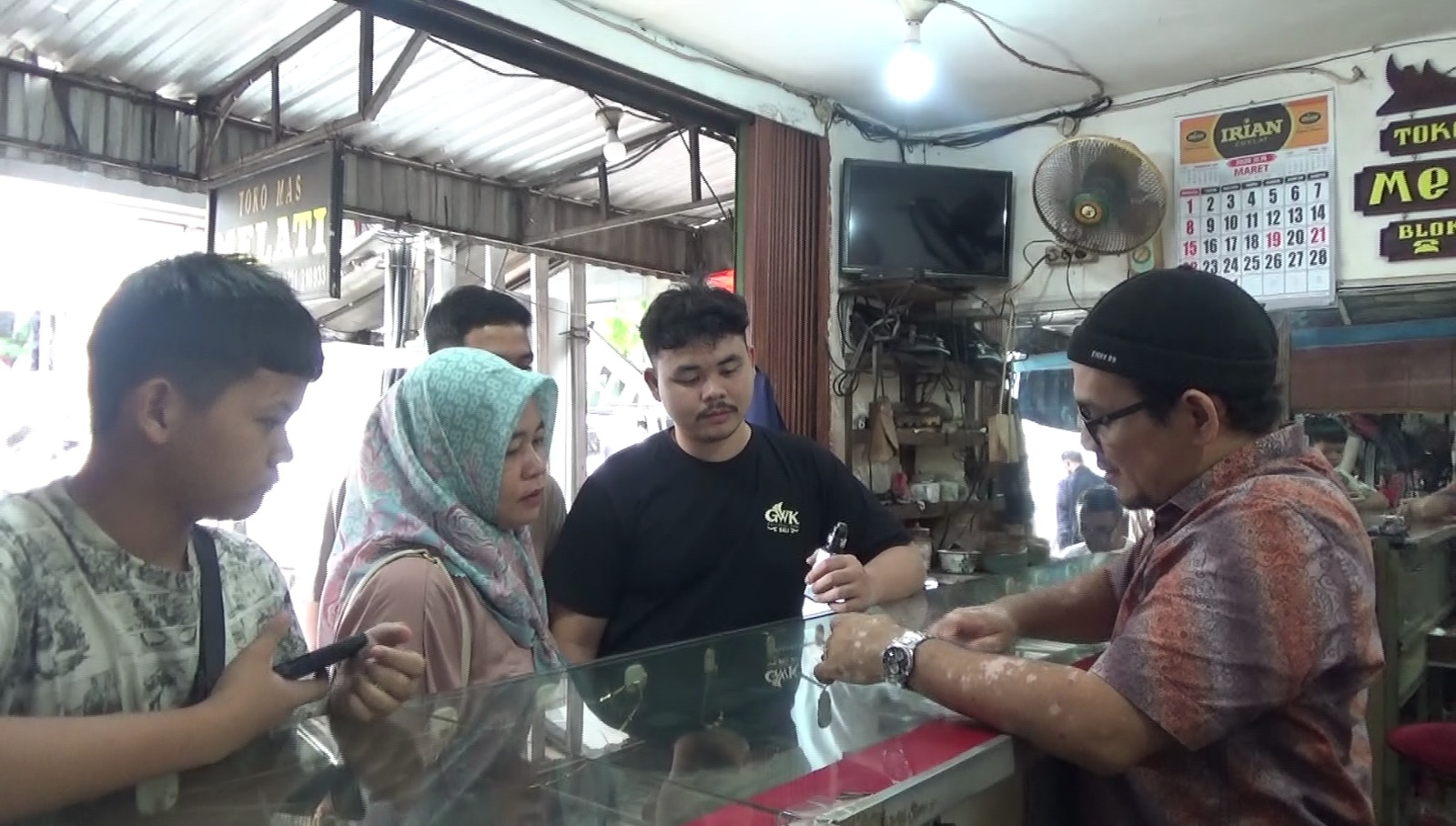 Jelang Idul Fitri, Minat Emas Perhiasan di Pasar Cinde Menurun