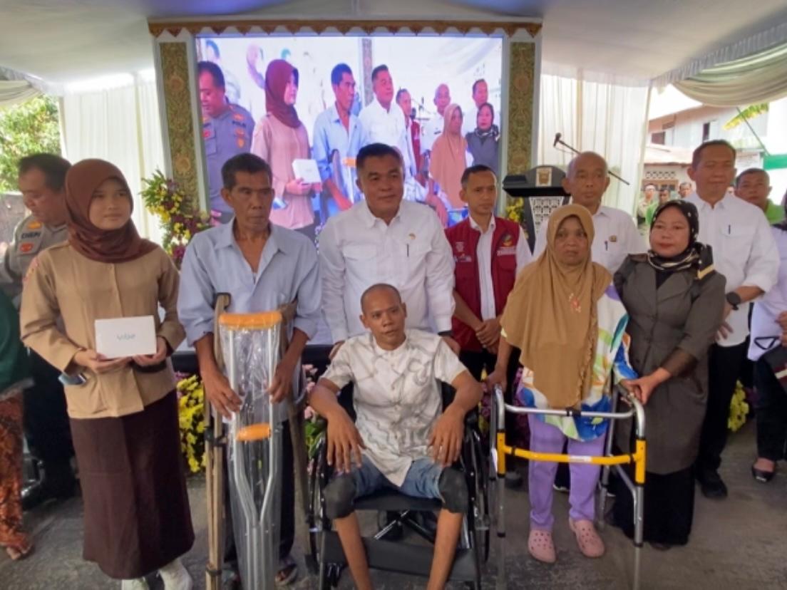 Pemkot Palembang Salurkan Bantuan Bagi Lansia dan Kaum Disabilitas
