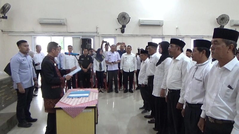 Lantik RT/RW Se-Kecamatan IT II, Pj Walikota Palembang Sebut Kenaikan Insentif RT/RW Sedang Dirumuskan 
