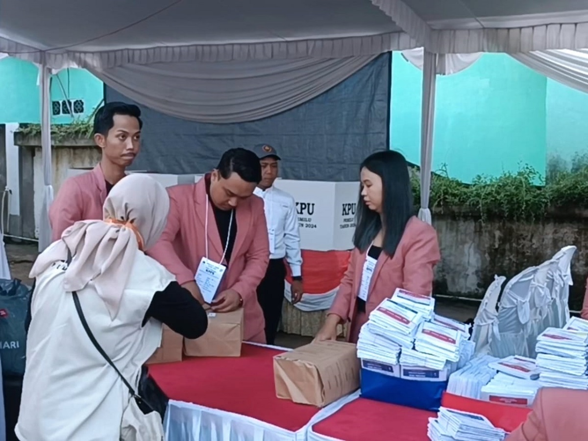  Unik, TPS 53 di Palembang Didekorasi Nuansa Valentine Penuh Warna Pink