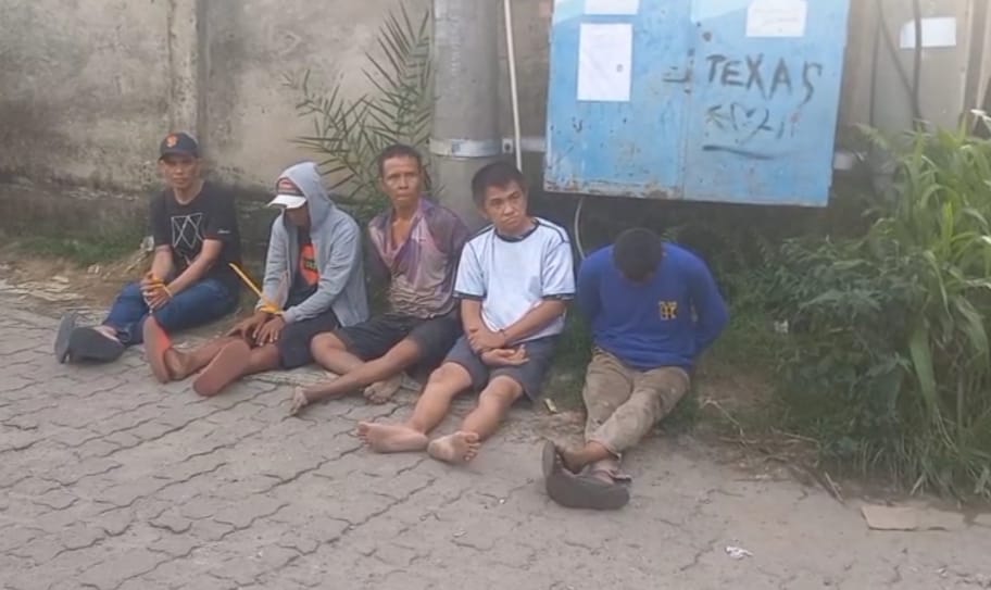 Penggerebekan Kampung Narkoba di Lorong Manggar, Lima Orang Diamankan
