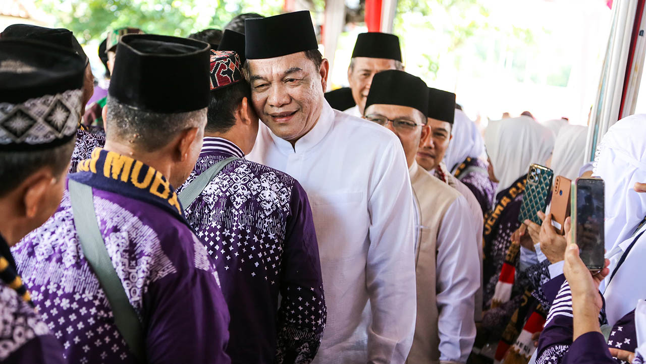 Bupati HM Toha dan Wabup Rohman Lepas 193 Jemaah Calon Haji Kabupaten Musi Banyuasin 2025