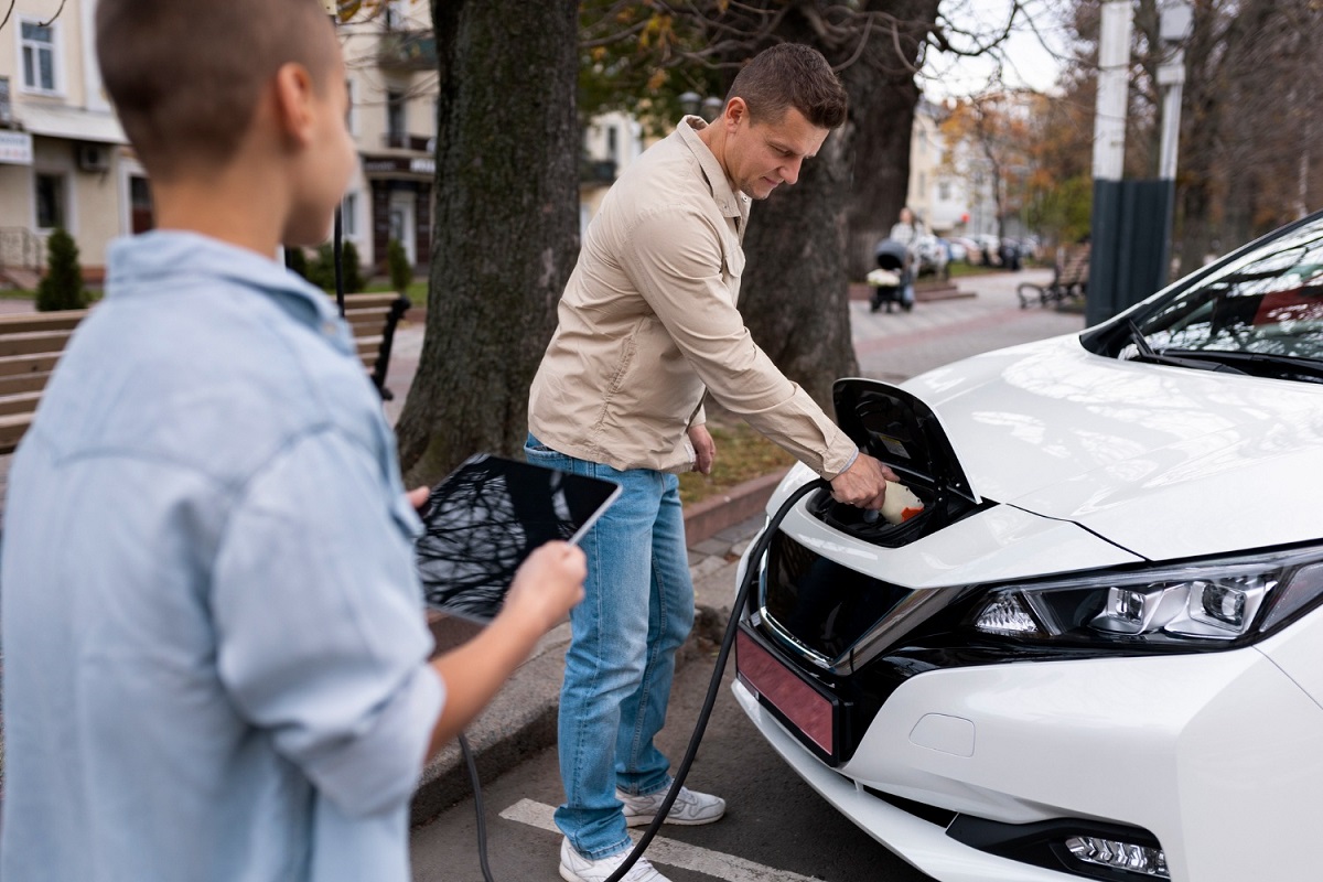 Hybrid vs Plug-in Hybrid, Mana yang Lebih Cocok untuk Anda?