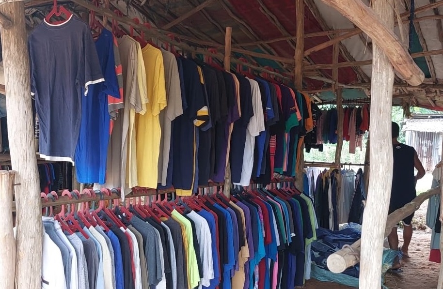 Penjual Pakaian Bekas Impor di Pasar Sukajadi Tetap Bertahan Meski Sepi Pembeli