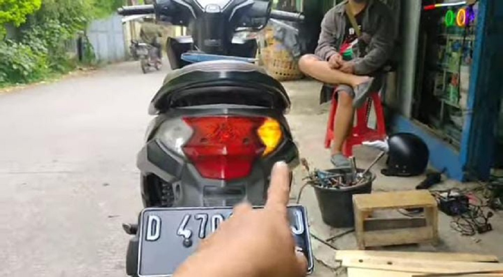 Bisa Tanpa Mekanik! Ini Cara Pasang Lampu Sein LED Motor Sendiri di Rumah