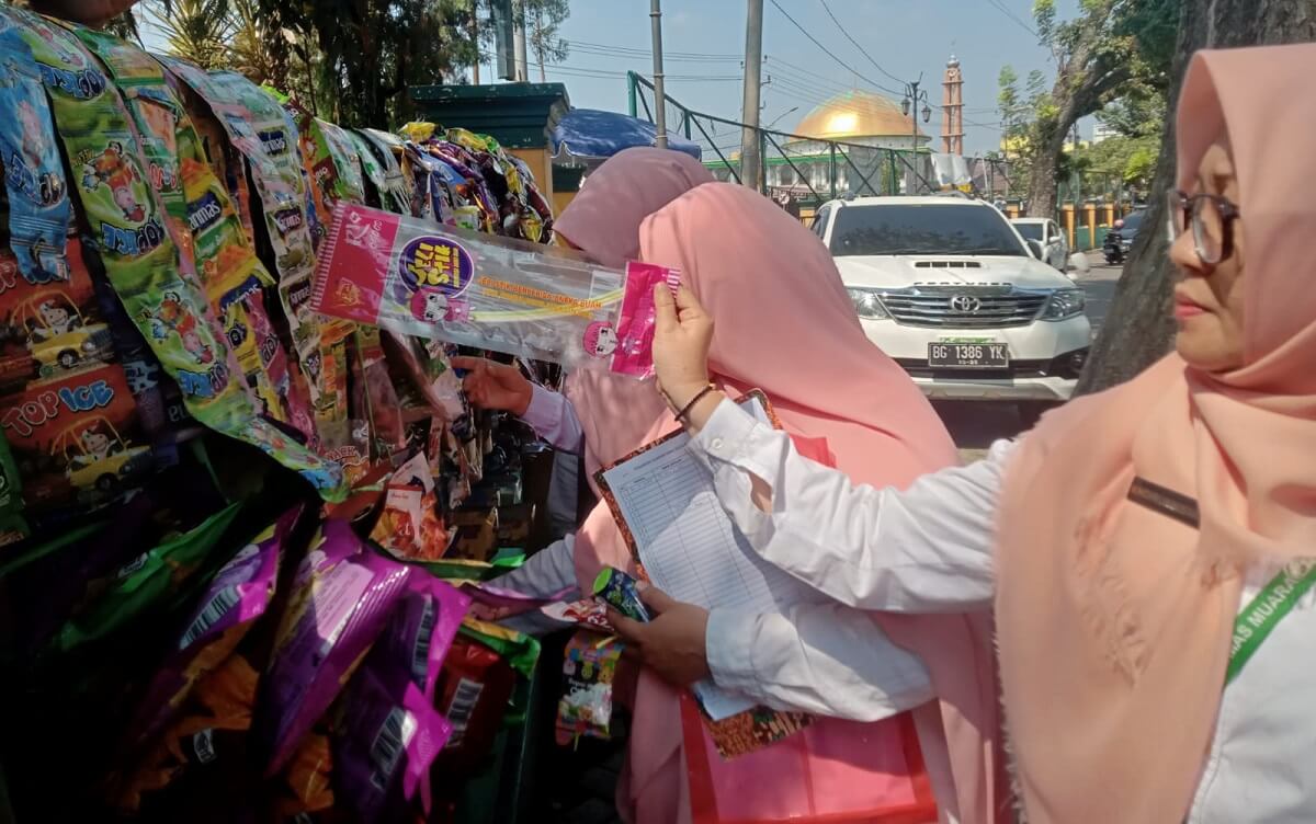 Dinas Kesehatan Muara Enim Sidak Kantin Sekolah dan Pedagang Makanan untuk Antisipasi Jajanan Berbahaya