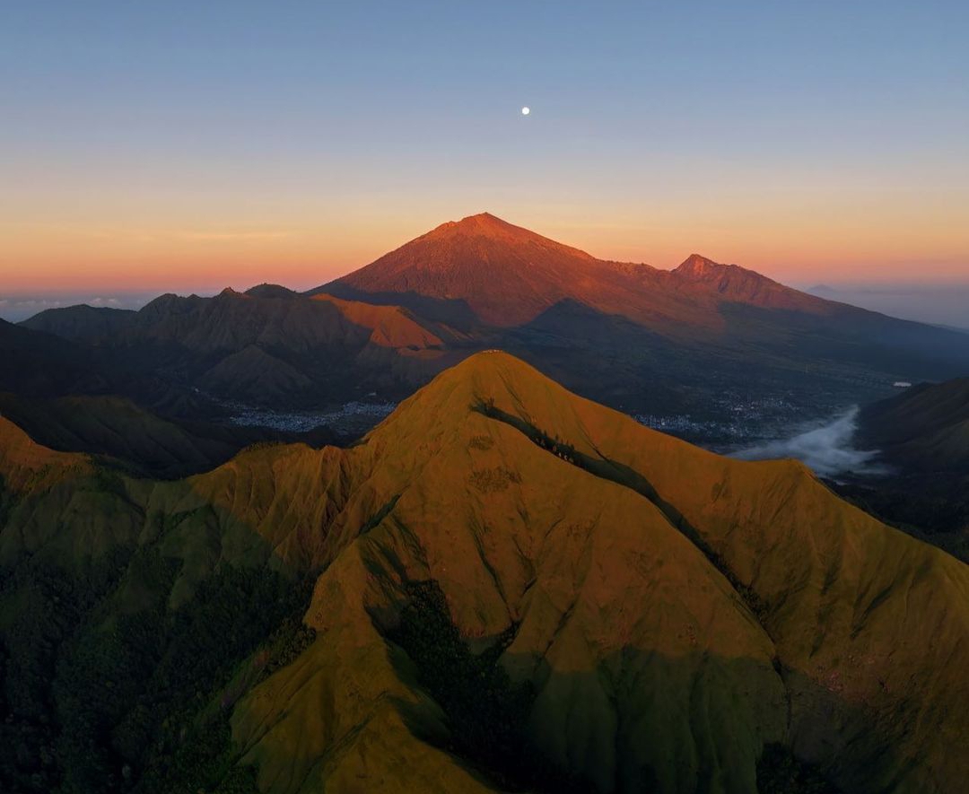Cerita Mistis di Indonesia: Ungkap Misteri Gunung Rinjani dan Aturan Tidak Tertulis yang Seharusnya Dipatuhi