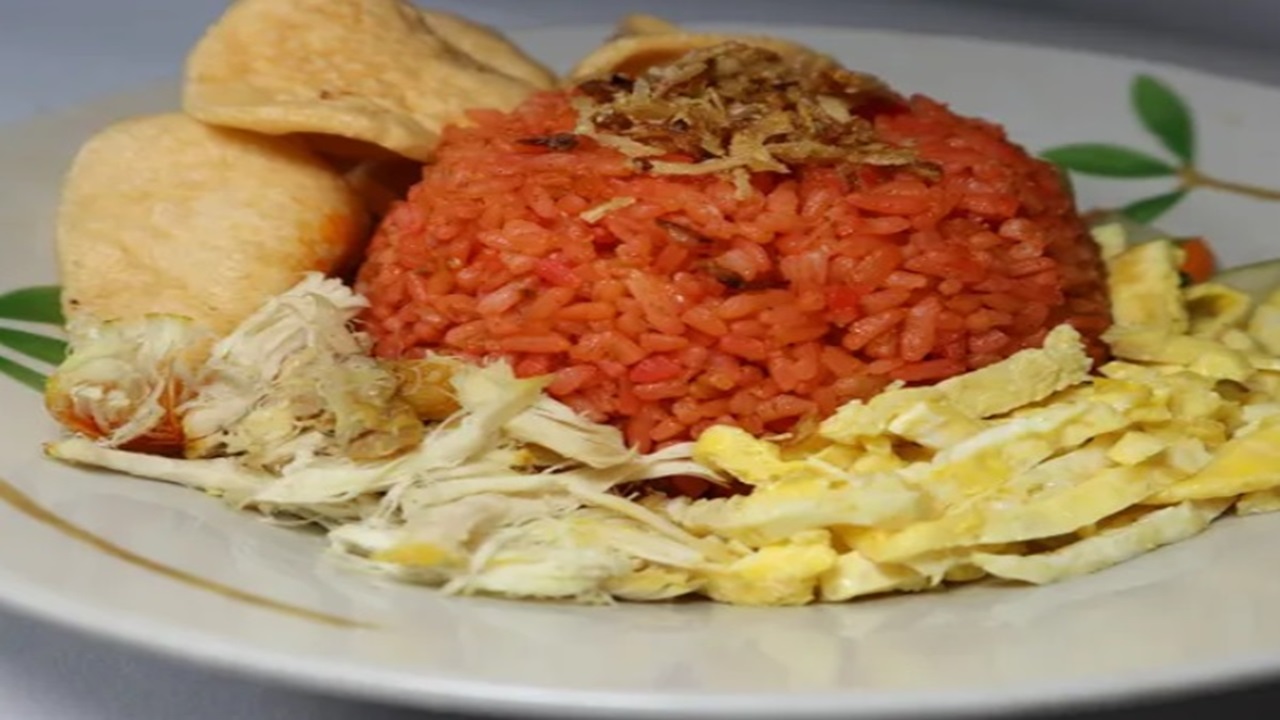 Nasi Goreng Merah : Kuliner Malam Ikonik dengan Aroma Cengkeh