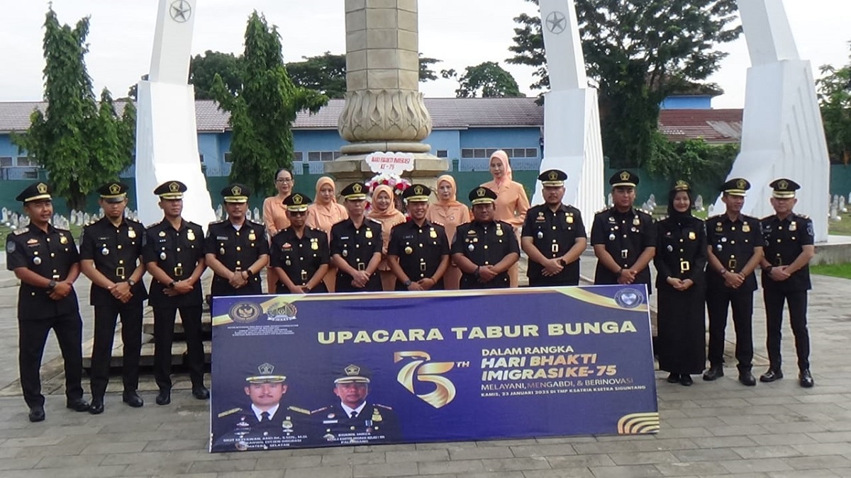 Upacara dan Tabur Bunga Peringati Hari Bhakti Imigrasi ke-75