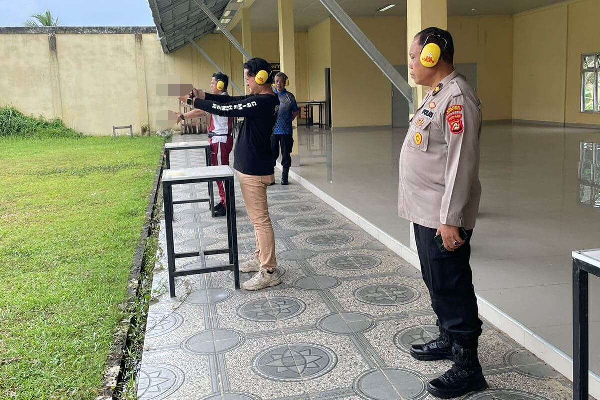 10 Personel Polres Muba Ikuti Latihan dan Ujian Menembak untuk Memenuhi Persyaratan SIMSA