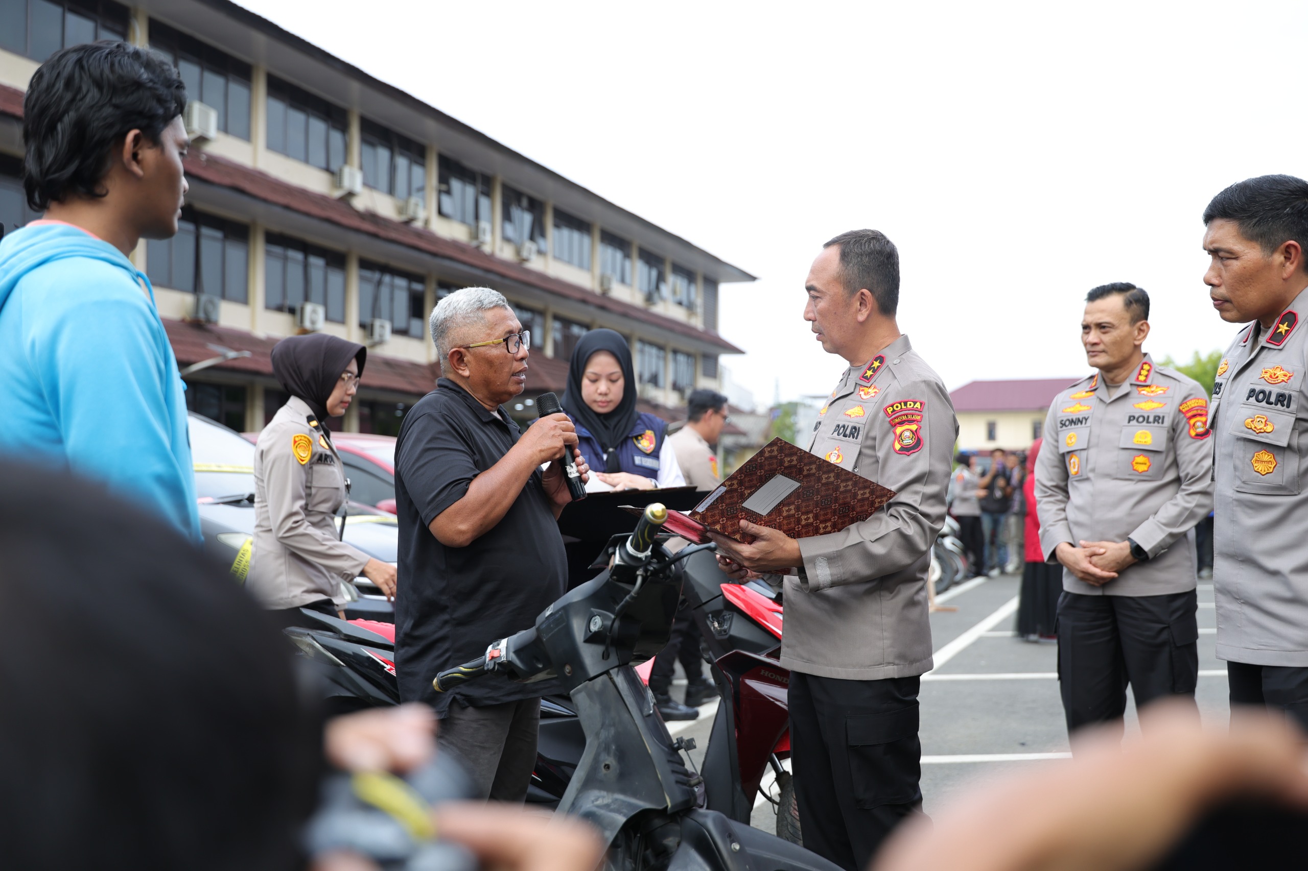 Polda Sumsel Kembalikan Ratusan Kendaraan Curian, Korban Mulai Terima Haknya