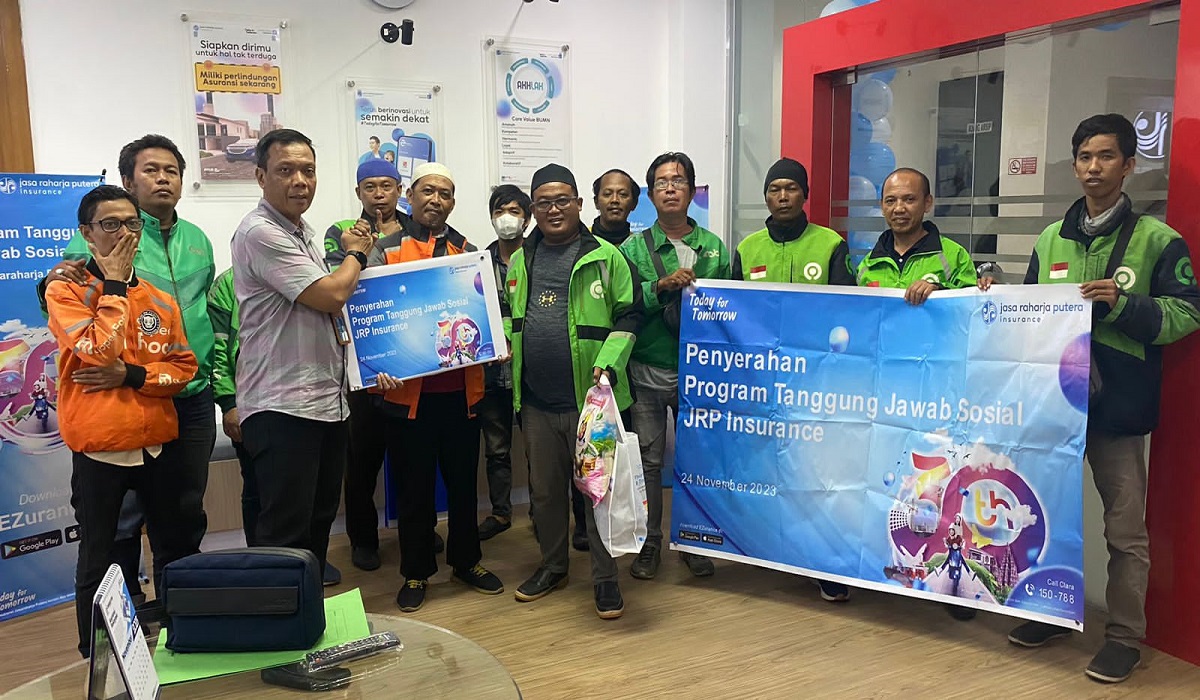 PT Jasaraharja Putera Branch Office Palembang Santuni Ojek Online dan Berikan Polis Siranmor