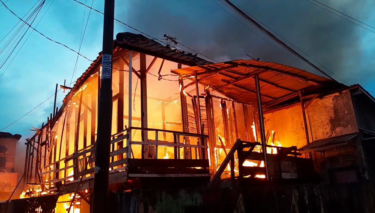 Kebakaran di Palembang, Kontrakan 8 Pintu Hangus