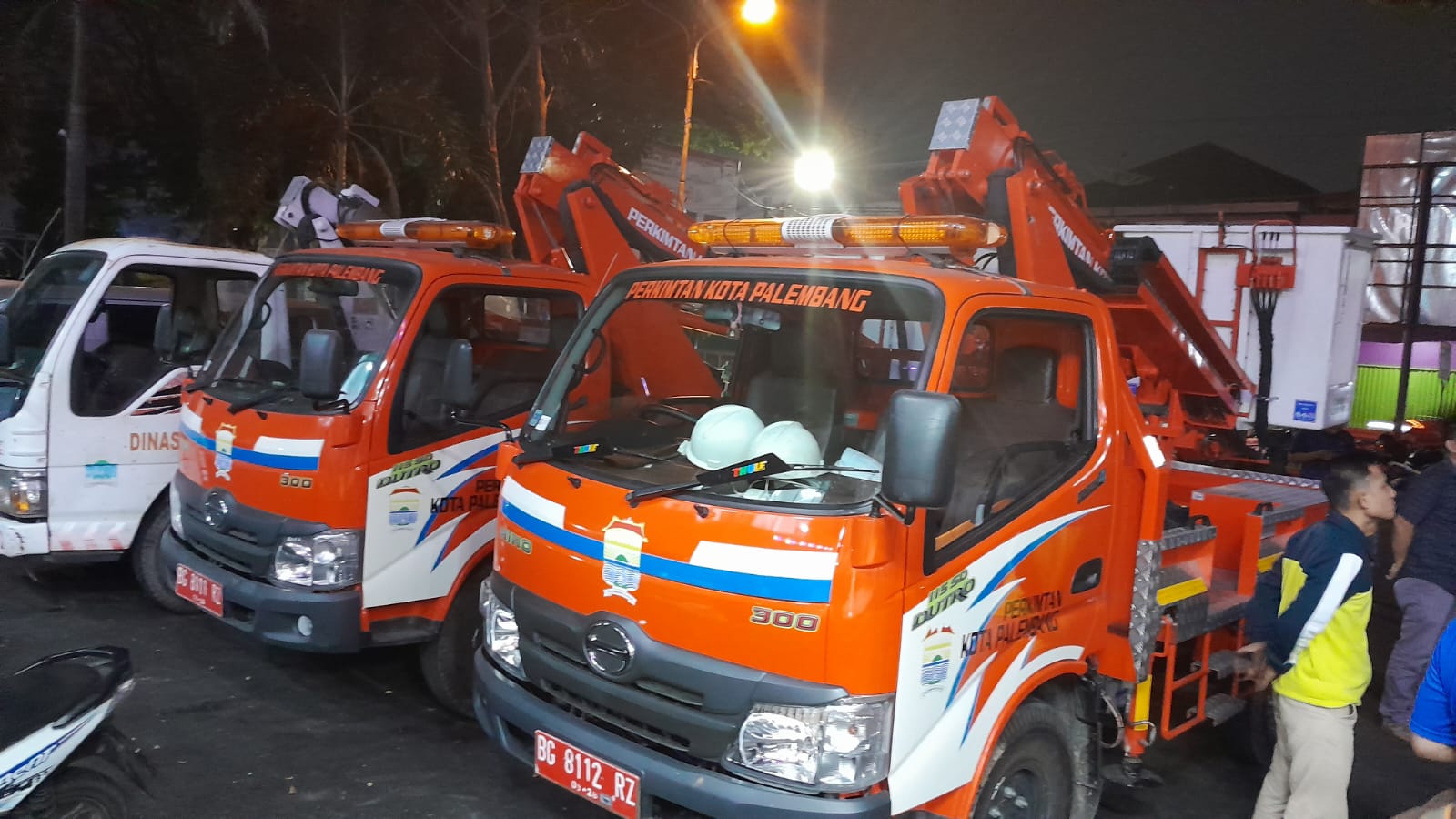 Menjawab Keluhan Masyarakat  Ratu Dewa Turunkan 3 Mobil Crane PJU