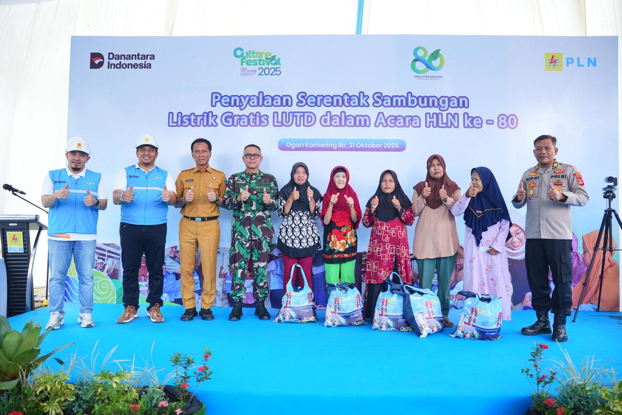 Semarak HLN ke-80, PLN UP3 Ogan Ilir Wujudkan Mimpi 11 Keluarga Pra-Sejahtera Lewat Program Light Up The Dream