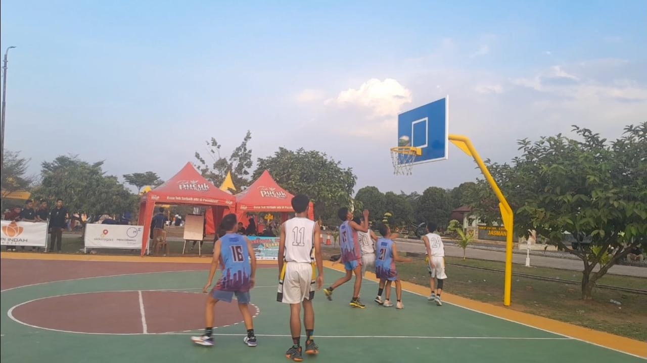 Mendominasi sejak awal pertandingan, SMK 4 berhasil kalahkan SMA TB, di babak Penyisihan Basket 3x3 Pangdam II